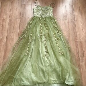 Green Embroidered Bodice Tulle A-Line Straps Appliques Prom Wedding Dress Size M